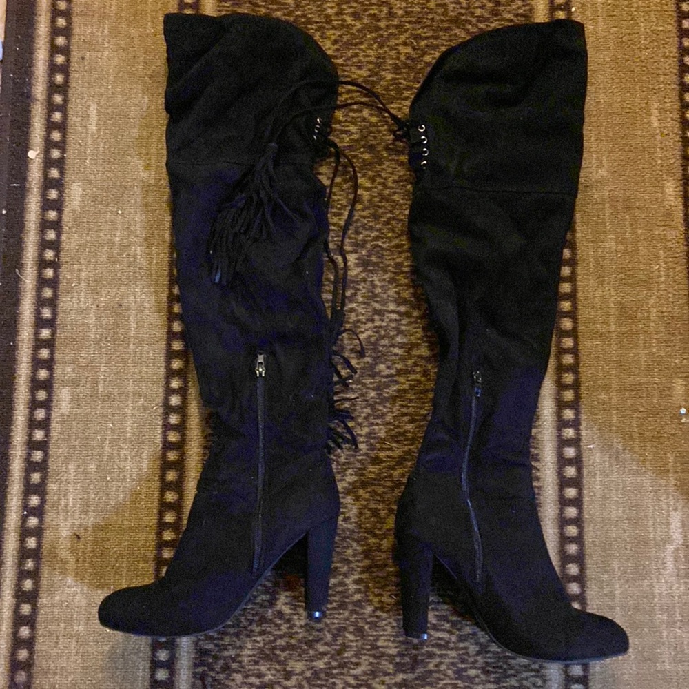 Black knee high suede boot heels